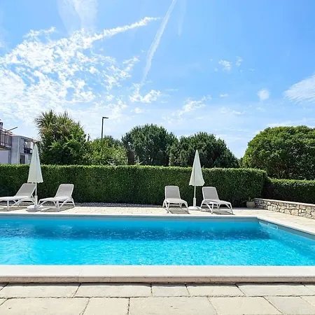 Olimpia 4 דירה *