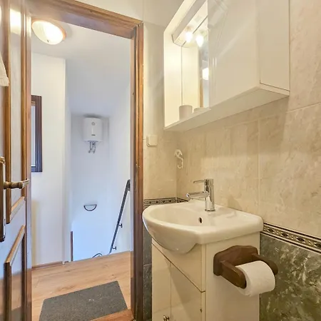 דירה Olimpia 4 *